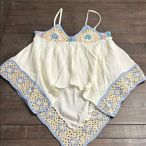 POL Cream Top with Pastel Crochet Accents - Picture 4 of 9